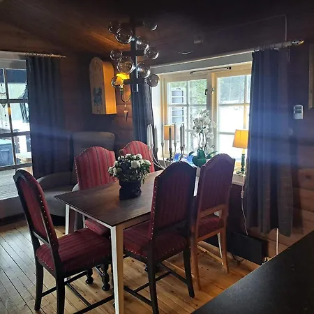 8 Person In Jordet